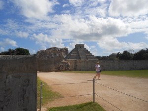 The feathered Serpent trying to swallow El Castillo